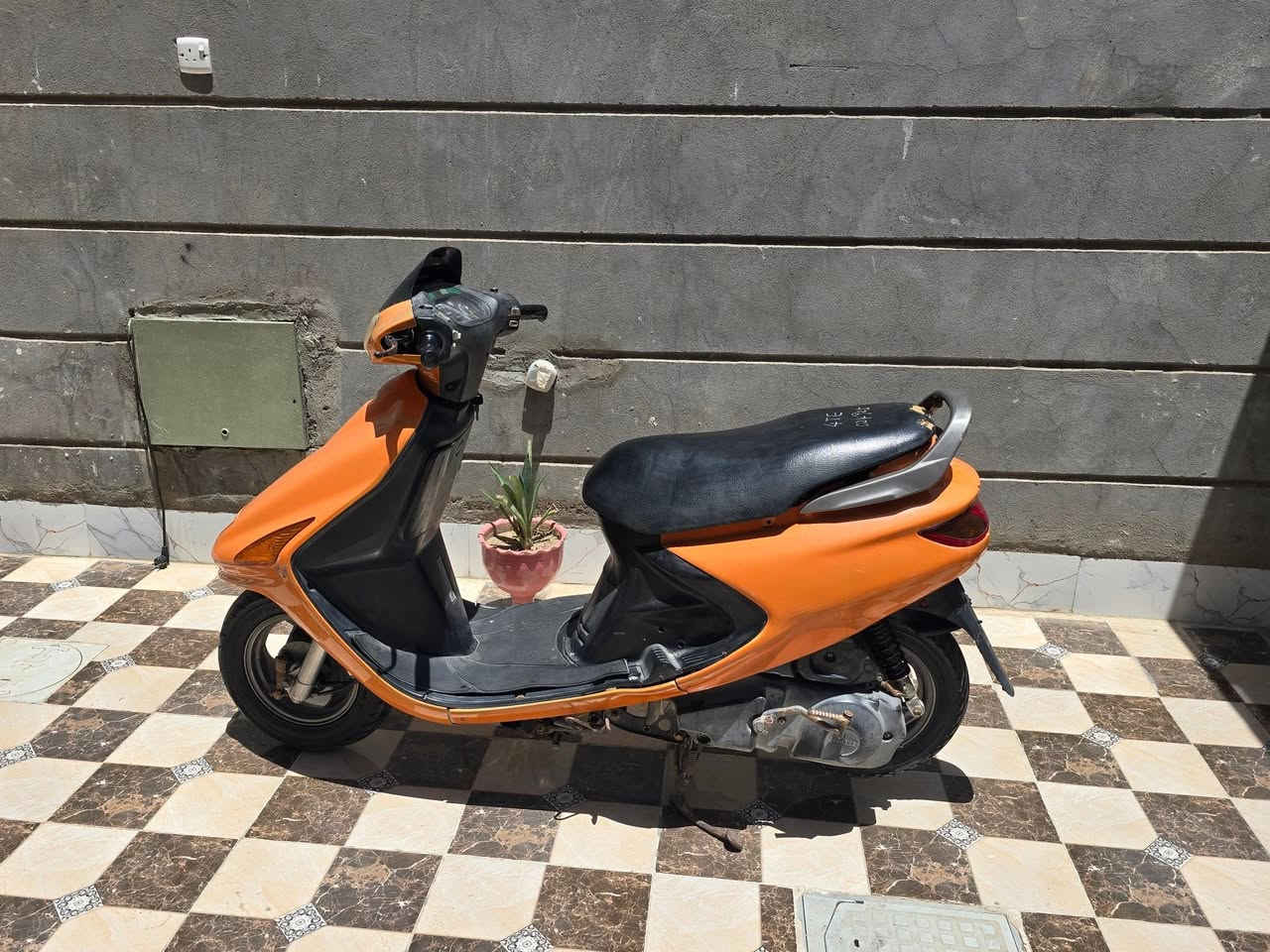 بيع مستعجل اقره منشور زين وشوف صورها وبخدمتك ورجائا موشراي اعبر المنشور ودعيلنه بالرزق والله يرزق الجميع

فراشه فحل وكيلها محمد جرد صارلها 3شهرين من طالعه وصل شراء موجود ختم واحد من الطول للطول مكينه مامفتوحه مكينه خرسه ماتسمع صوته معدل يخبل كيلو متر وبانزين وسلف وهندر وكهربائيات كلها شغاله لايتات زنون  الدراجه جاهزه ماذب عليه ربع مكاني ديوانيه مركز رقمي للتواصل وبي وتساب *********** السعر 585وبيها مجال حك الجيه والجديد معروف اسعارهه
