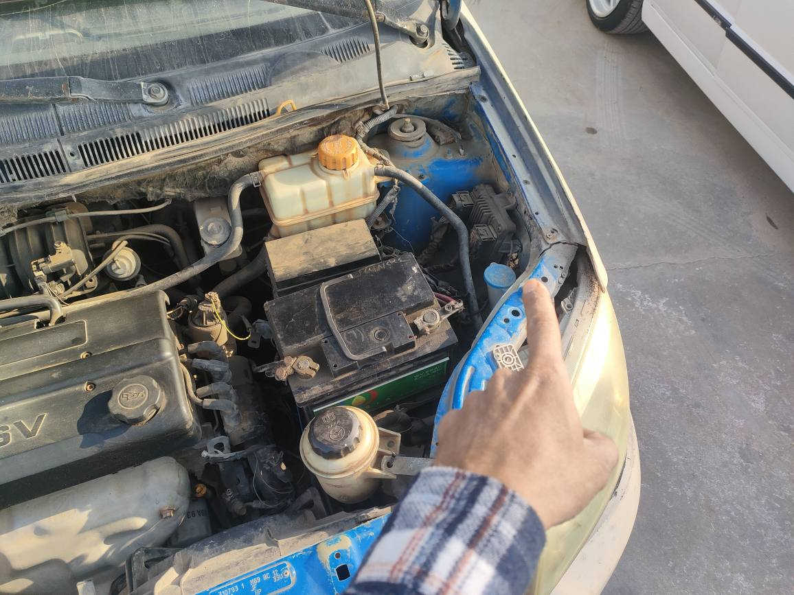 افيؤ تكسى موديل ٢٠٠٧ گيرعادى 
رةقى جوانة ١٢٠٩ جوار رةقةمى 
سعرى ٦٧ وةرقة 
٢ مليؤن غرامةى لةسةرة 
بةناوكردن بةشةرتة ***********
سيارةكة مةسرةفى تيداية 
شوين هةولير أربيل, العراق
