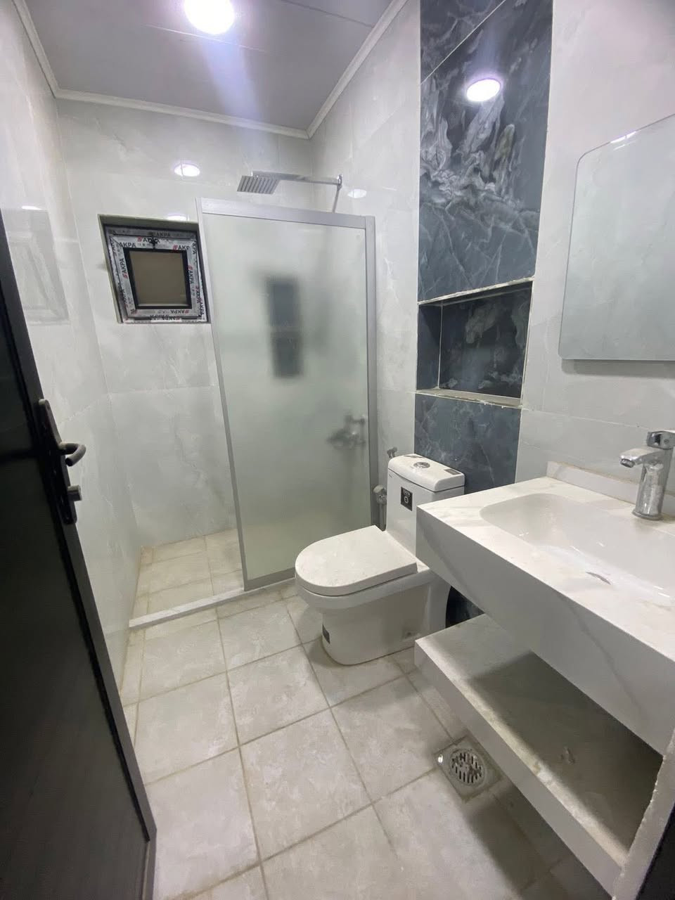 للايجار في السيديه طابق ارضي 
منشور رقم (556)

🌐 مساحه 120متر  

💠 3 غرف نوم

💠صاله

💠مطبخ 

💠وخدمات

بدل الايجار مليون وربع 

📍موقع : السيديه - مربع التصنيع   

⚜️للاستفسار ولتواصل الاتصال ع ارقام

*********** 
***********
‎ او زيارة موقع المكتب الكائن السيدية شارع الظباط قرب مجمع السفير
