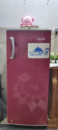 ثلاجه نضيفه مرتبه البيع السعر 200  و بيه مجال 07815391651 بي واساب