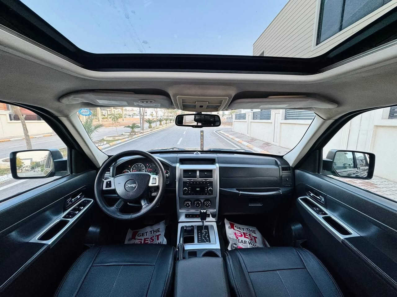 السلام عليكم جيب ليبرتي 2010 مكفوله كفاله عامه لمتد فول مواصفات سبورت جاهزه من كل النواحي بكانهه بغداد رقم سليمانيه جديد 
***********
السعر ب110 وبيهه مجال
