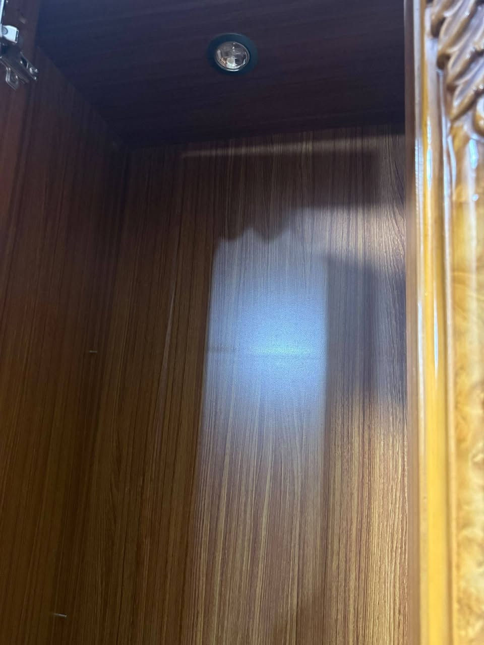 � للبيع معرض (بوفيه) خشب 🔥
معرض نظيف جداً وحالته ممتازة، استعمال بيت، بيه إنارة داخلية وشكله مرتب وفخم، مناسب للصالة أو غرفة الضيوف.

💰 السعر: 300 ألف دينار، وبيه مجال.

📍 الموقع: بغداد - الزعفرانية
📞 للاستفسار:  ***********
