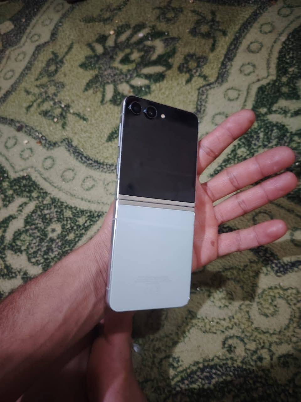 جهاز غتي عن تعريف اسمه Galaxy Z Flip5 جهاز مكفول ما عده نقطتين بي مكفول جهاز ويخبل وسعر جديد تقريبن يطلع مليون سعر الحالي 350 وبي مجال كلش قليل مكاني النجف شارع مدينه رقمي ***********
