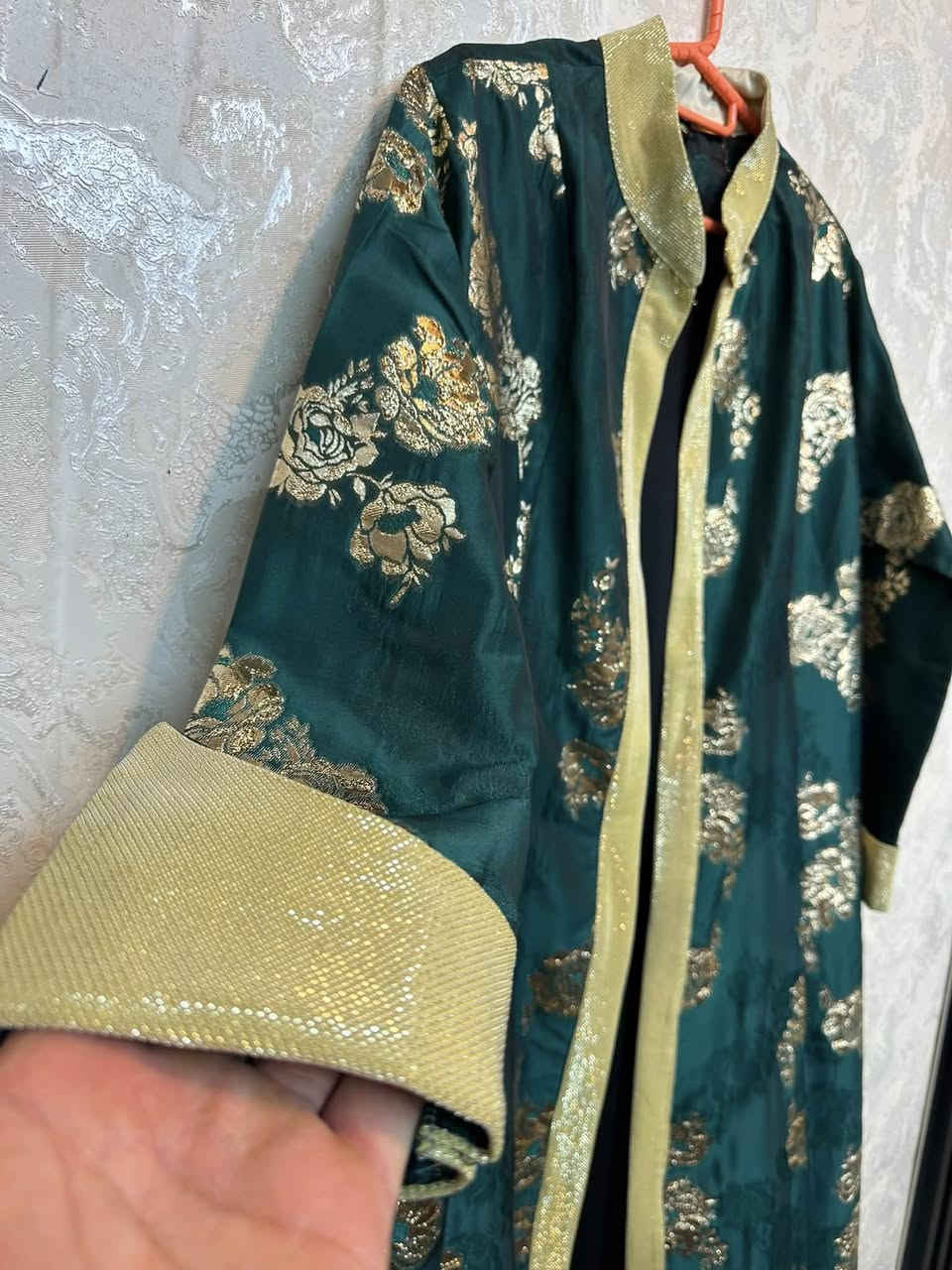 قفطان اصلي وكاله غير مستخدم
صنع الكويت
يلبس وزن من ٦٠الى ٧٠ 
قطعه تحفه


**إذا كنت صاحب هذا الإعلان وتريد حذفه لأي سبب، رجاءا أرسل رسالة إلى الدعم الفني**