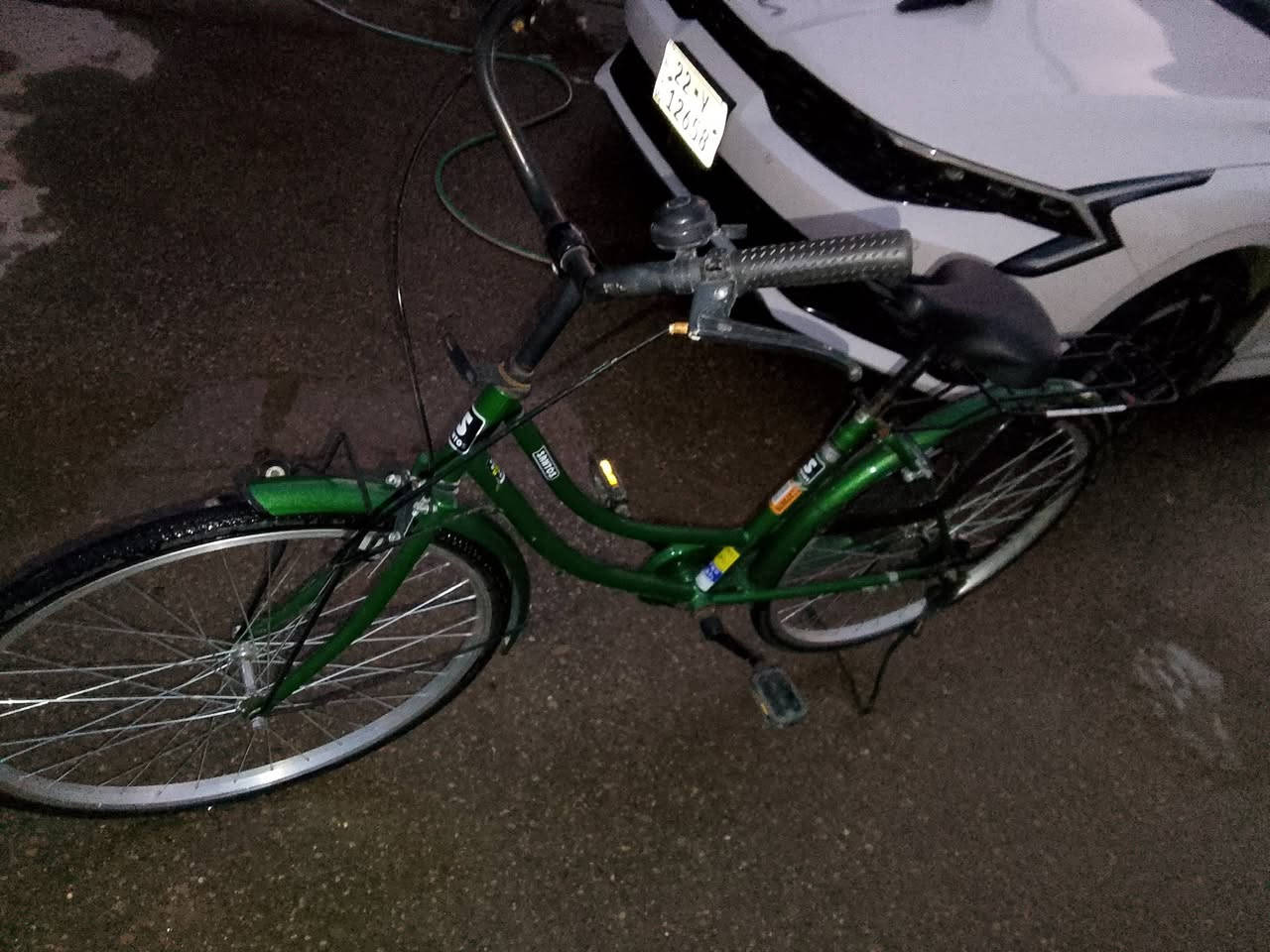 السلام عليكم شباب بيسكل بناتي حجم 26 لون زيتوني جاهز مابي نقص اي شي شركته سعره 160 
الرقم ***********
