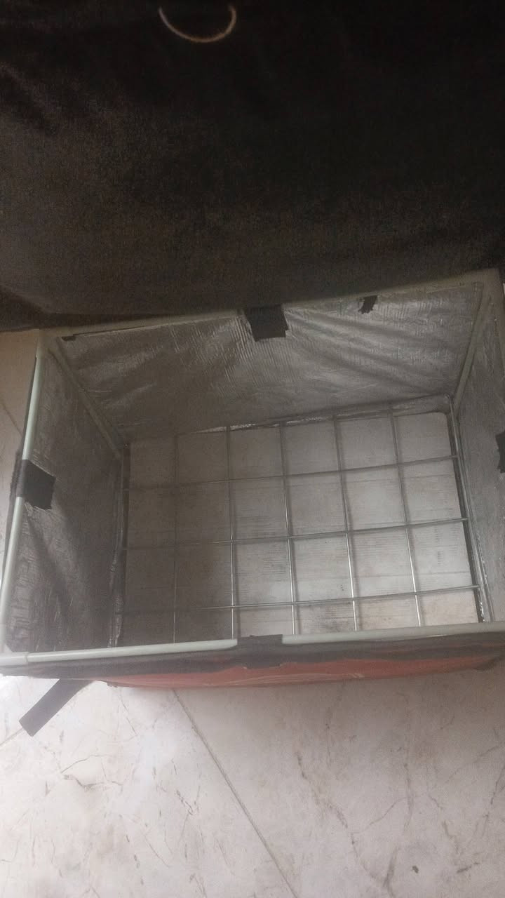 عندي صناديق للبيع***********
