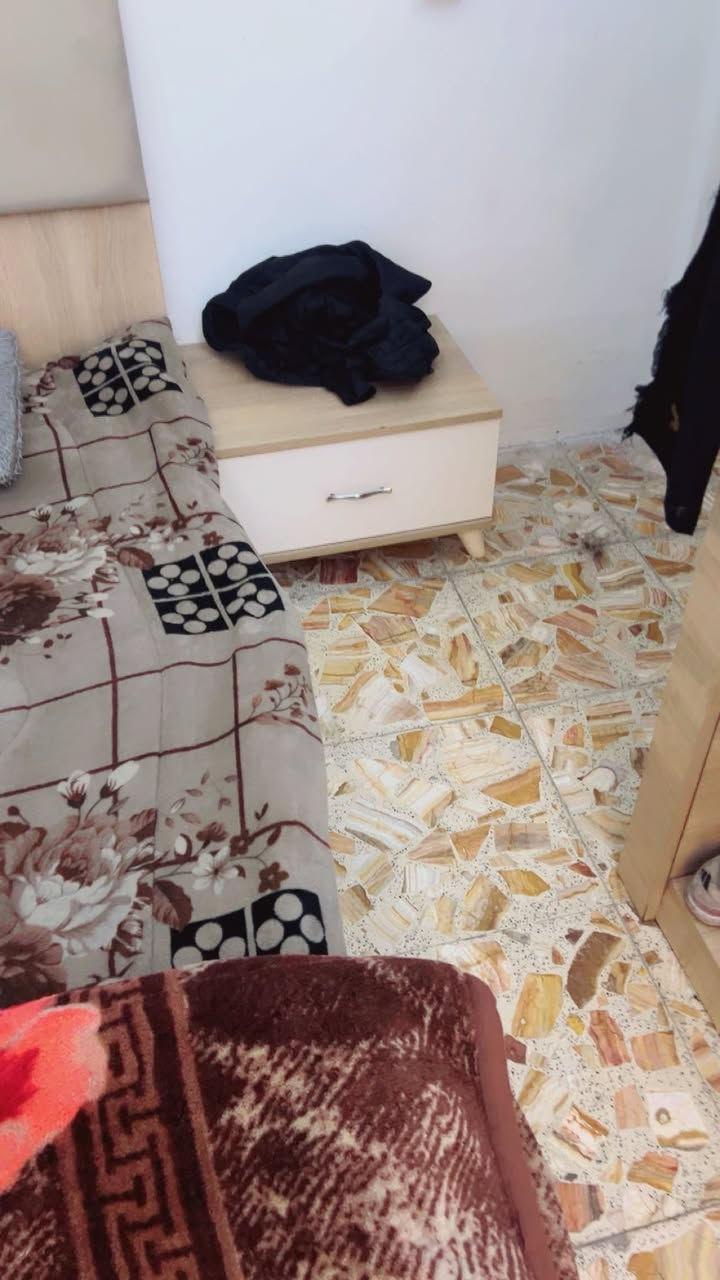 غرفه تركيه نضيفه للبيع 350 بيها مجال قليل مكاني بغداد كمـساره
للاستفسار 
***********
