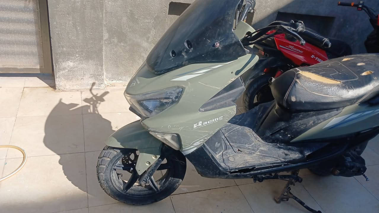 سترونك ٢٣ 
دراجة 
بحالة جيدة السعر ٤٠٠ 
بيها مجال شي قليل 
مكان بابل


**إذا كنت صاحب هذا الإعلان وتريد حذفه لأي سبب، رجاءا أرسل رسالة إلى الدعم الفني**