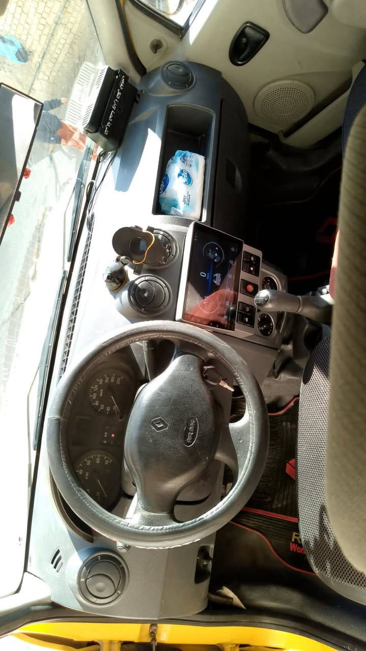 سلام وعليكم رينو ٢٠١٤ سيارة كلش نضيفة بيهة صبغ بس هلالات خلفية والباقي كلة بلادي سيارة جاهزة من كلشي مكينة كير حدادية خير من الله تبريد شغال غرفتهة كلش نضيفة رقم بغداد دولي سنوية ل٣٠ مصفرة هيئة وغرامات بأسمي سعر ٥٣ وبيهة مجال مكان بغداد كريعات رقم ***********
