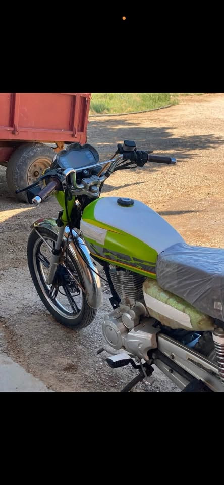 سلام عليكم

🏍️سولنك سفان ٥ كير 2024🟢🟢

1️⃣دراجه شلعه ومعدل خير من الله 

2️⃣اوراق كامله 

محرك ٢٠٠ cc

3️⃣محرك ما مفتوح 

4️⃣دراجه شوفت عينك خير من الله

5️⃣تايرات جدد 

6️⃣لون مميز 🍏

7️⃣كرهباءيات كامله 

8️⃣لايت لد زنون عالي ناصي 

9️⃣شاشه أضويه بالتوث شغال بس الكيج طافي 

مكان سريع الدولي الجسر السابع 

لاستفسار الاتصال عله الرقم ***********
