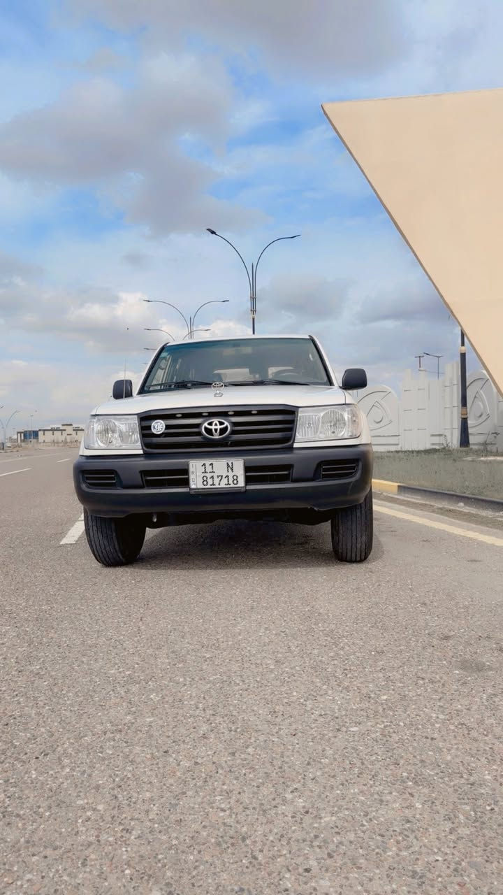 السلام عليكم مونيكا 
2006 رقم بغداد بأسمي
مشروع وطني 
مكينه كير حداديه 
تخم تاير تبريد كله كفاله
بيه جاملق امامي صبغ فقط
والباقي كفاله
العنوان البصره
الهاتف 
***********
