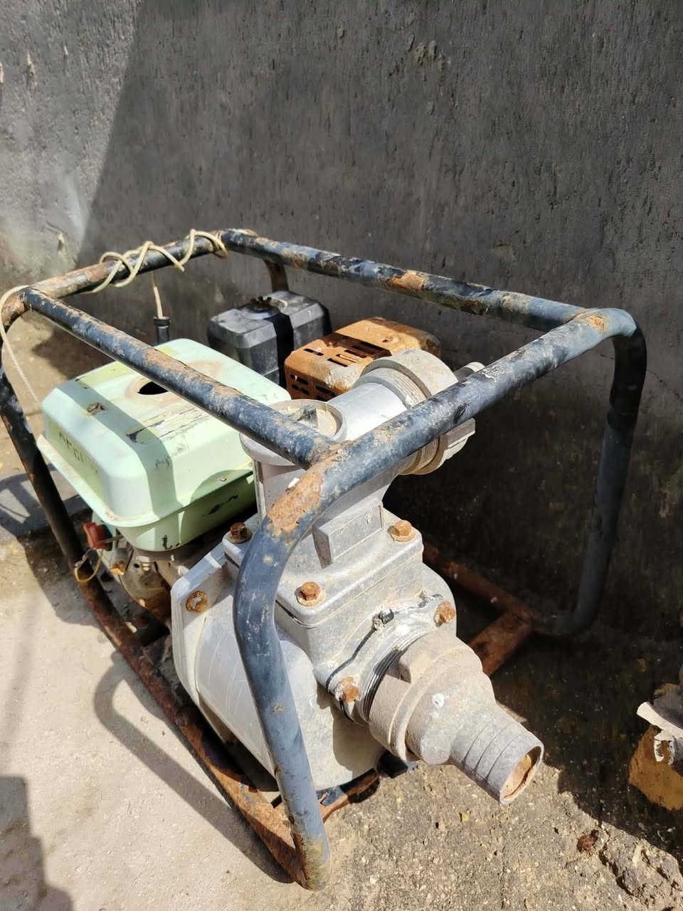 ماطور ماء  شرط مامفتوح ولا مصلح اي  شئ بي    يرادله  ترتيب  لان متروك   مثلا الكابريتا   بلك     السعر قيم بما يرضى الله تعالى     *********** مكلف بلنشر
