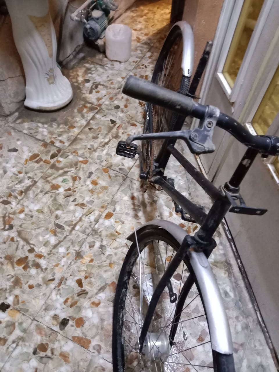 السلام عليكم بايسكل البيع سعر ١٥.  ماكاني بغداد ***********
