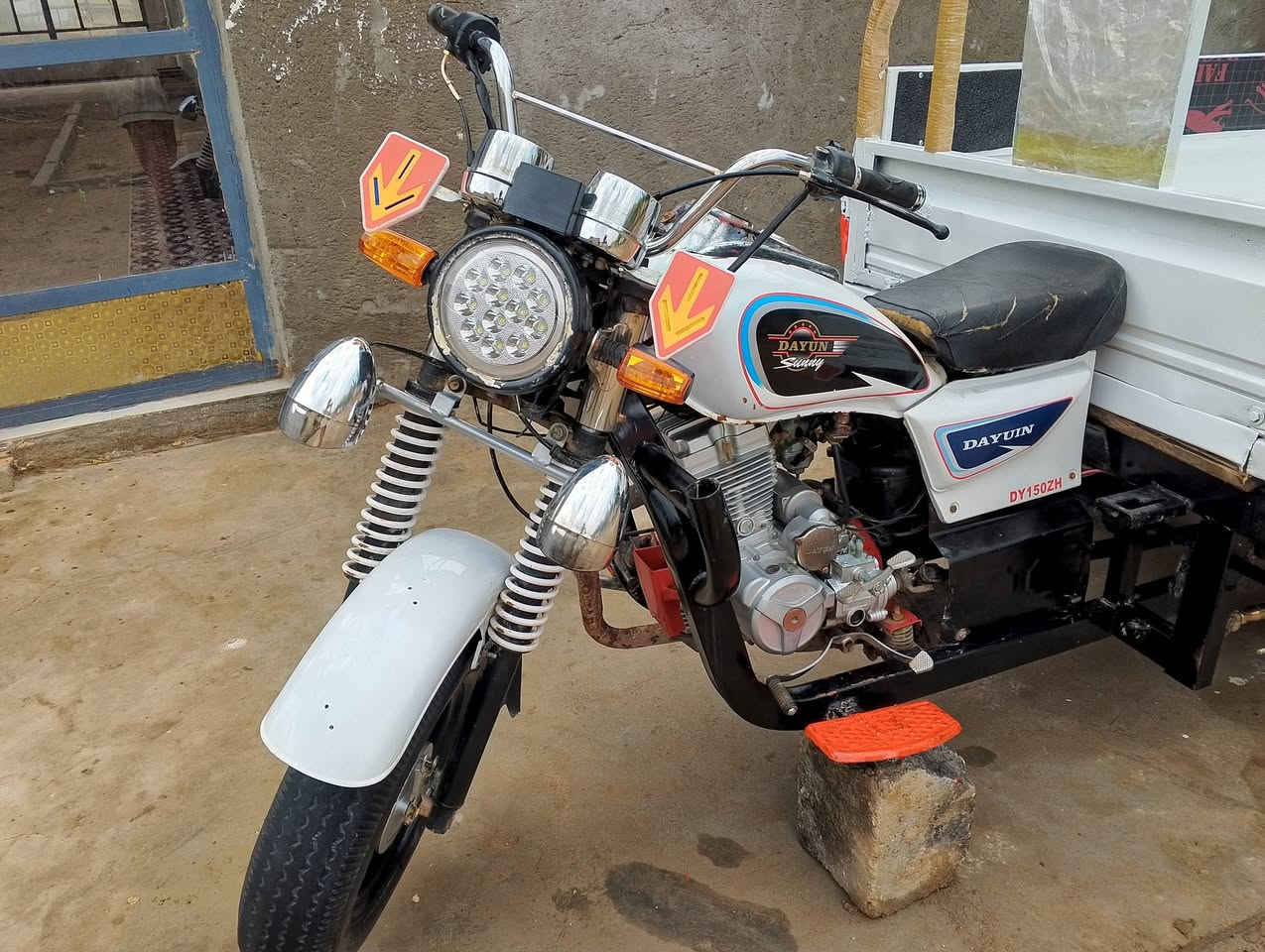 ستوته للبيع اوراق كامله مديل 2013تعمير كله جديد مانقصهه برغي مكينتهه جديده مصبوغه صبغ حراري شاصي او بدي نكره سلف مكاني شطره ***********
