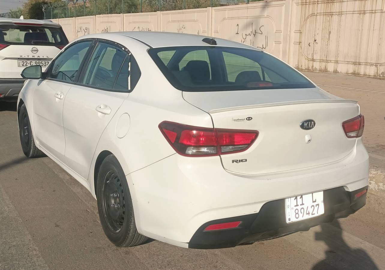السلام عليكم كيا ريو موديل 2019 أمريكي حادث كما في الصور صبغ حافة البنيد و شبر في الصندوق خسفة فوق الكامرة والباقي مكفول من الصبغ والضربة كير مكينة خير من الله صدر جديد قبل شهر سويته رقم بغداد باسمي تحويل ثاني يوم السعر 105 وبيها مجال الشراي يتصل *********** بغداد, العراق
