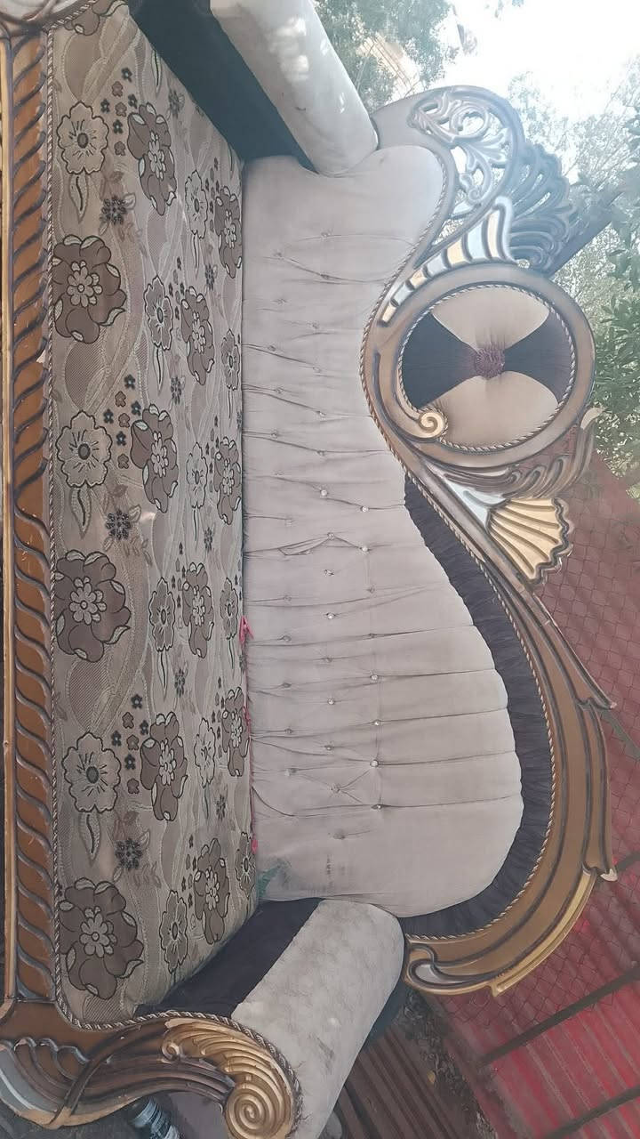 متاح تخم قنفات ملكي عشرة مقاعد نظافه فووول بدون اي ضرر مكان بغداد زعفرانيه السعر المطلوب 200الف قابل للتفاوض ***********
