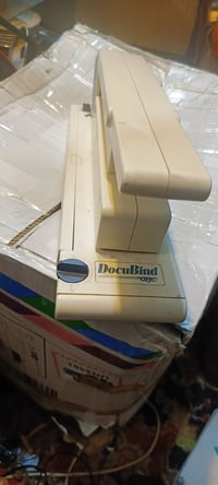 ثاقبة ورق • أدوات مكتب