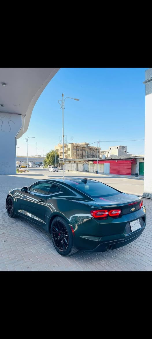 السلام عليكم 
كمارو موديل 2020 
لون مميز زيتوني
مكينة6 سلندر  3600
السعر 135$ 
بيع فقط 
وارد امريكي حادثها الجاملغ الايمن وشويه 
بالبنيد صبغ والجاملغ الثاني كلير
محرك وكير مكفول من الفتح 
كير 10 نمر 
ايرباك طاك الستيرن والبرده
مواصفات 
1 غرفة جلد لون احمر
2 كشنات كهرباء عدد2
3شاشة كبيرة تدعم كار بلي 
4 وضعيات قياده عدد3
5 كامره دواره
السيارة ماشيه. 105 الف ميل 
رقم بغداد باسمي تحويل مباشر 
العنوان صلاح الدين بلد الضلوعيه 
***********
