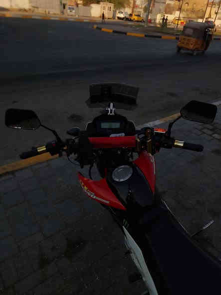 سلام عليكم دراجه قفاز لونسون للبيع  دراجه مابيه اي نقص كامله من كلشي  سنويه بسمي دراجه ماشي 19الف وقابله للزياده بس وتحويل ثاني يوم او بعد سبوع السعر مليون و٨٠٠ وبيه مجال مستعجل علا بيعته كلش ***********
