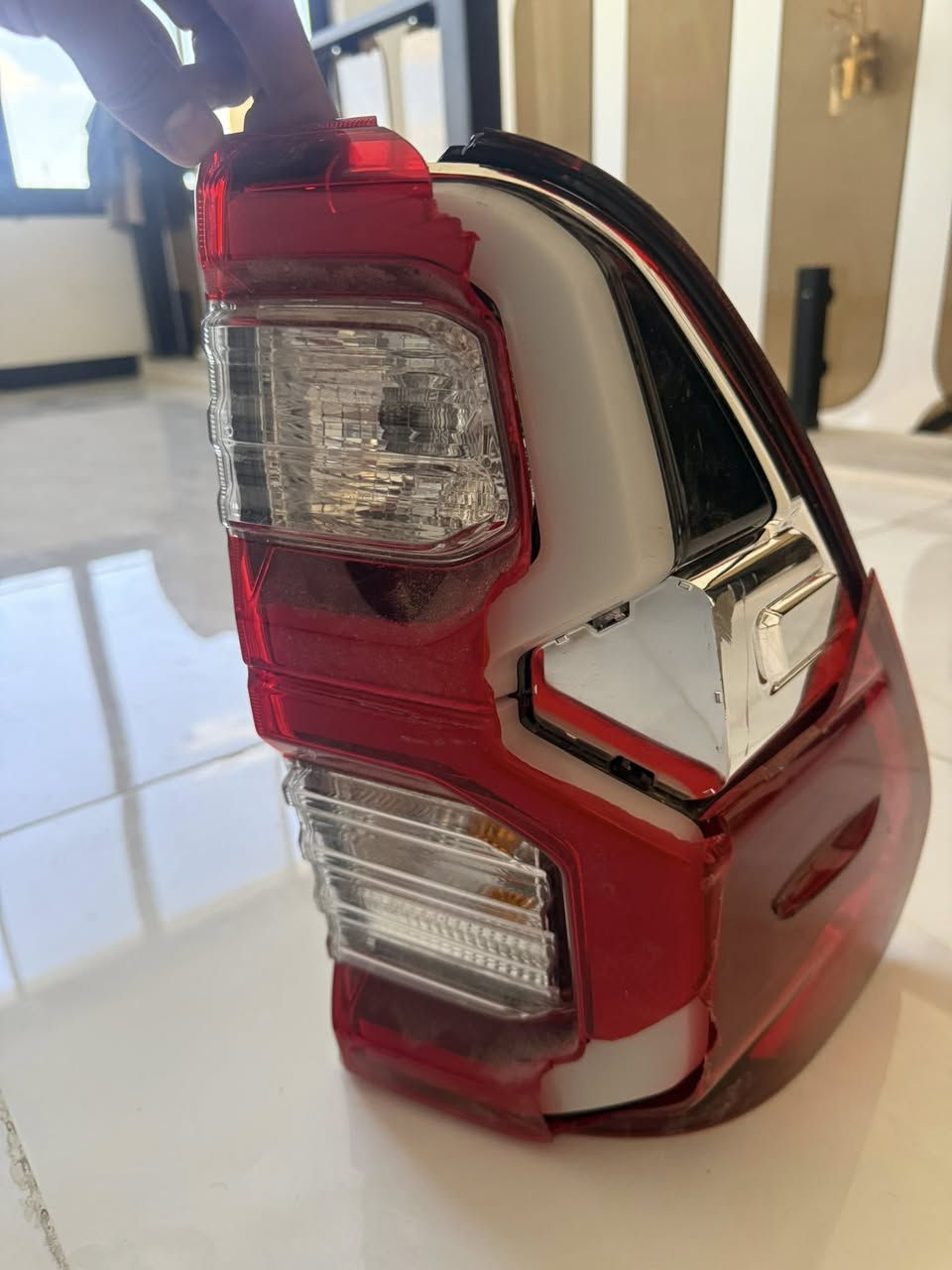 بك لايت ايمن اصلي بلادي للبيع مال تيوتا هايلوكس موديل ٢٤ 
مال سيارة اصلي عوزة بس قبق نكسر  *********** مكان بغداد
