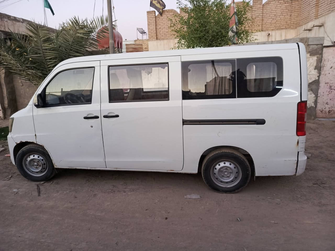 سلام عليكم سياره فاو للبيع بدون رقم نضيفه جدآ مكينه كورله بدون گيرللاسفساررقمي ***********
