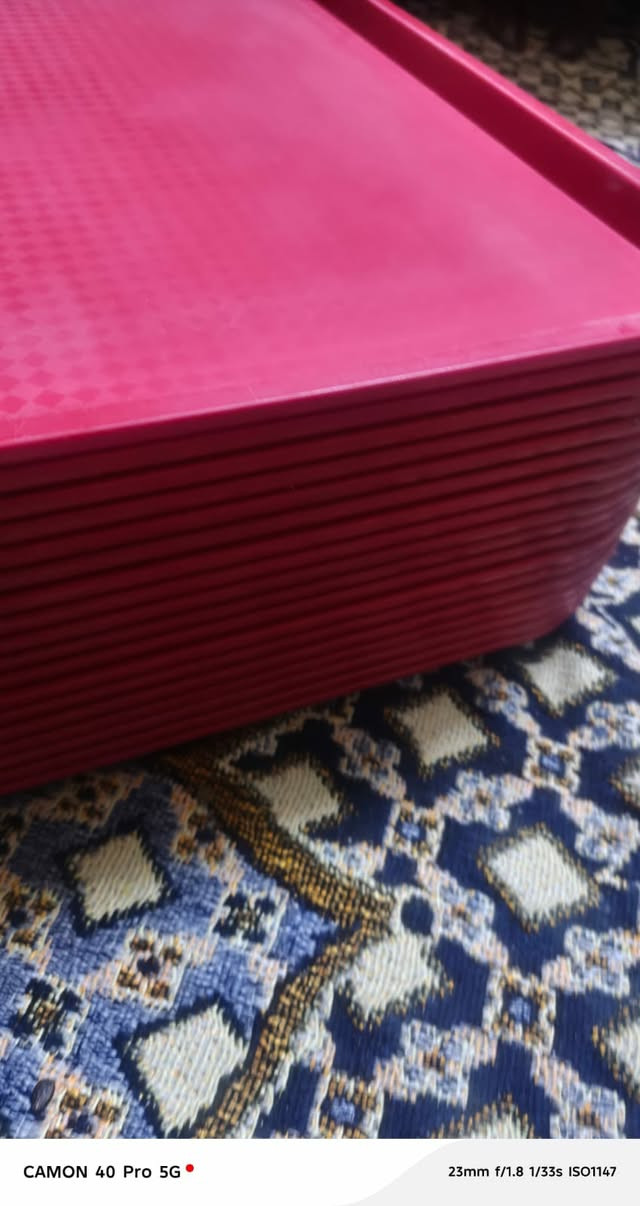 السلام عليكم ورحمة الله وبركاته 
صواني تقديم عدد 18 اخو الجديد 
تختات قياس 40×60 استخدام شهر 
للتواصل *********** واتساب
