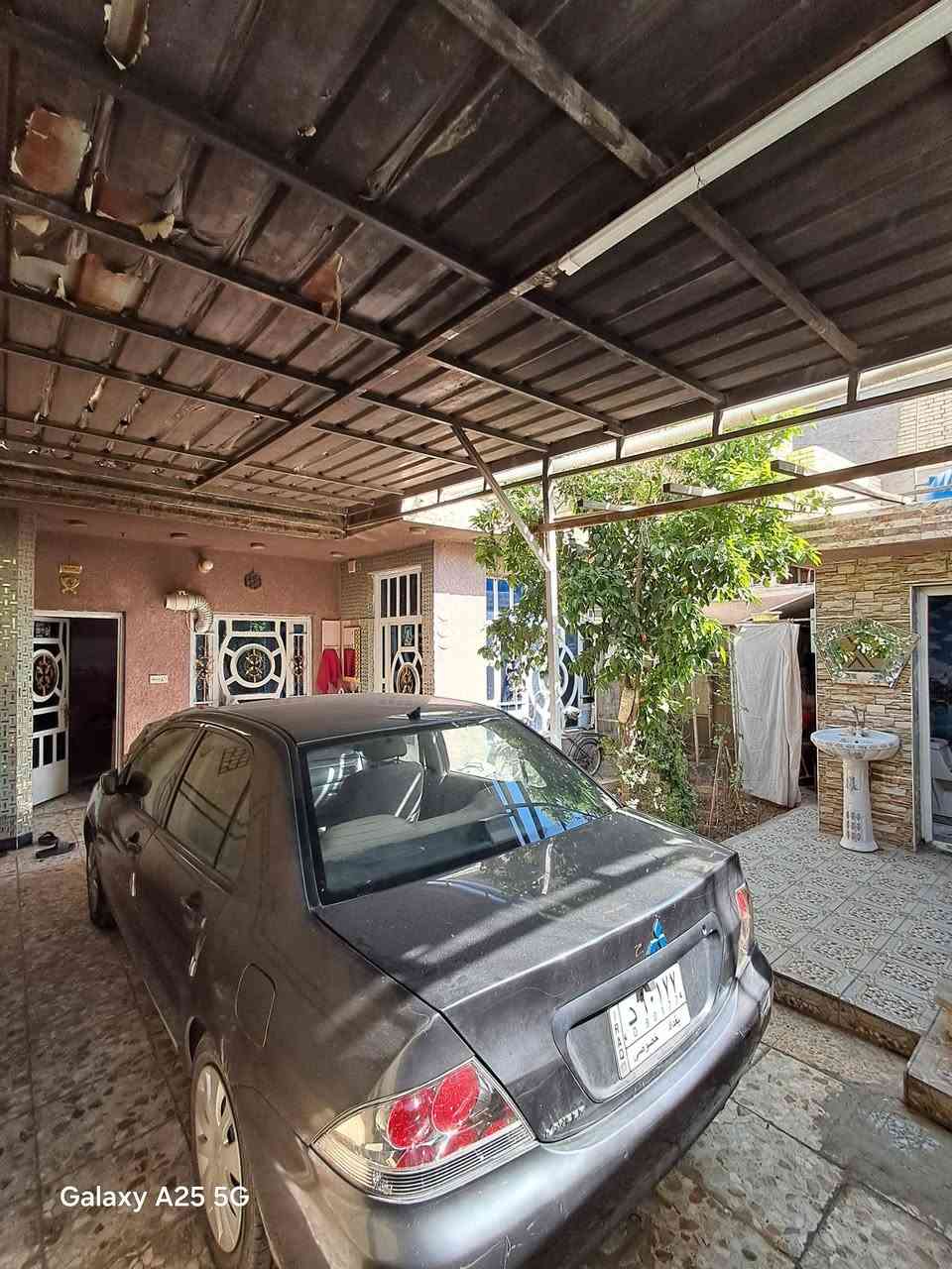 السلام عليكم
الدار للبيع المساحه ١٥٠م طابو صرف  واجهه ٧.٥م والنزال ٢٠م يتكون الطابق الاول من كراج مثل ما موضح بلصوره وستقبال ومطبخ  وصاله وغرفتين نوم 
الطابق الثاني سويت كامل  غرفتين مع حمام 
جسر ديالى نهايه شارع المصرف قرب حسينيه الزهراء 
للاستفسار ولمراجعه واتساب ***********
