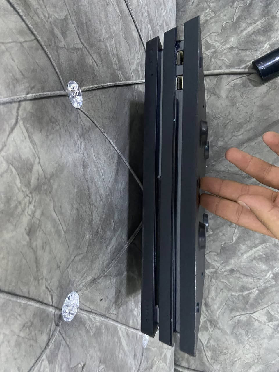 للبيع PlayStation 4 Pro 1TB
الجهاز نظيف جدًا وما مفتوح أبد
يشتغل ممتاز بدون أي مشاكل أو حرارة

المحتويات:

* 1جوستكات اصلية
* قاعدة تبريد
* كافة الوايرات الأصلية

الجهاز جاهز للشغل والفحص متوفر
السعر:375 ألف قابل للتفاوض للجادين فقط

للمهتم يراسل خاص


**إذا كنت صاحب هذا الإعلان وتريد حذفه لأي سبب، رجاءا أرسل رسالة إلى الدعم الفني**