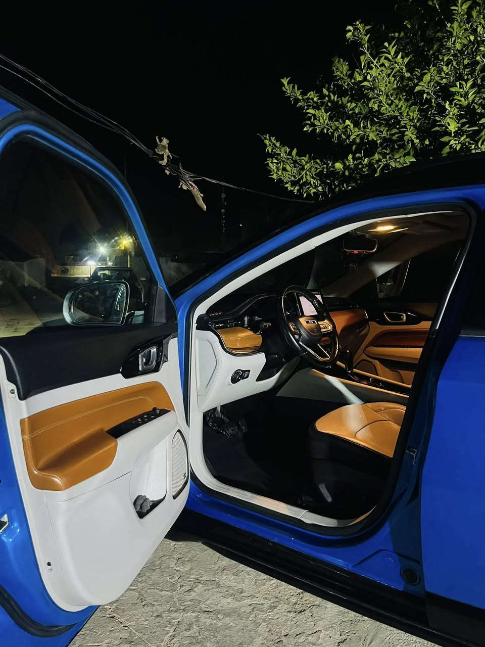 📌اللبيع - جيب كومباسLimited.  2022 وارد أمريكي 
 📍الموصفات : 1/1
تشغيل عن بعد 
ماشيه  km120
بصمه + بيبان دخول ذكي 
كشنات جلد كهربائي + تدفئه تبريد 
مثبت سرعه + قياده ذاتيه 
4 مودات قياده 
كأمراه دوراه 360ْ درجه 
صندوق ذكي بصمه 
دشبول لونين مميز 
أنوار LED بالكامل (أمامية وخلفية)• حساسات أمامية وخلفية
دخول ذكي لجميع الأبواب
بانيروما عل طول السقف 
اوتو ستوب 
شاشه كبيره 
هندبريك اوتو
رادارات مانع تصادم 
تحكم ستيرن جهتين 
تبريد قطعتين 
فور ويل 4*4   
الضرر : بنيد مبدل بلادي + جاملغ جهه السايق +ربع الجاملغ الخلفي +وبيهه بارد بسيط + ايرباك جهه السايق طاك فقط شرط بدون دواخل
السعر 143 وبيهه مجال.بسيط 
العنوان: بغداد حي الأعلم الكرخ او ديالى الخالص 
التواصل : ***********
               ***********
