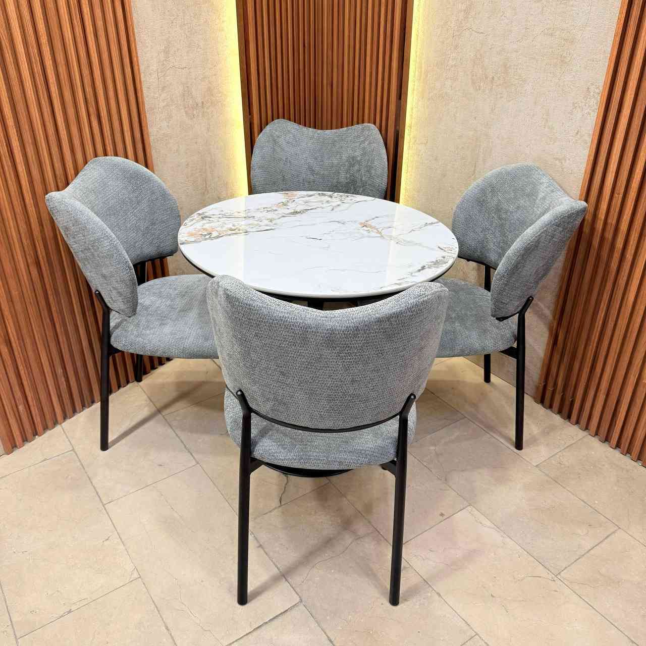 ميز طعام 4 كرسي السطح رخام مزجج قياس الميز 80 سم 
رجل الكرسي حديد صبغ حراري 
الدوشمه مخمل مقدف وتر پروف
#ميز_طعام #اثاث #اثاث_منزلي #ميز #كرسي


**إذا كنت صاحب هذا الإعلان وتريد حذفه لأي سبب، رجاءا أرسل رسالة إلى الدعم الفني**