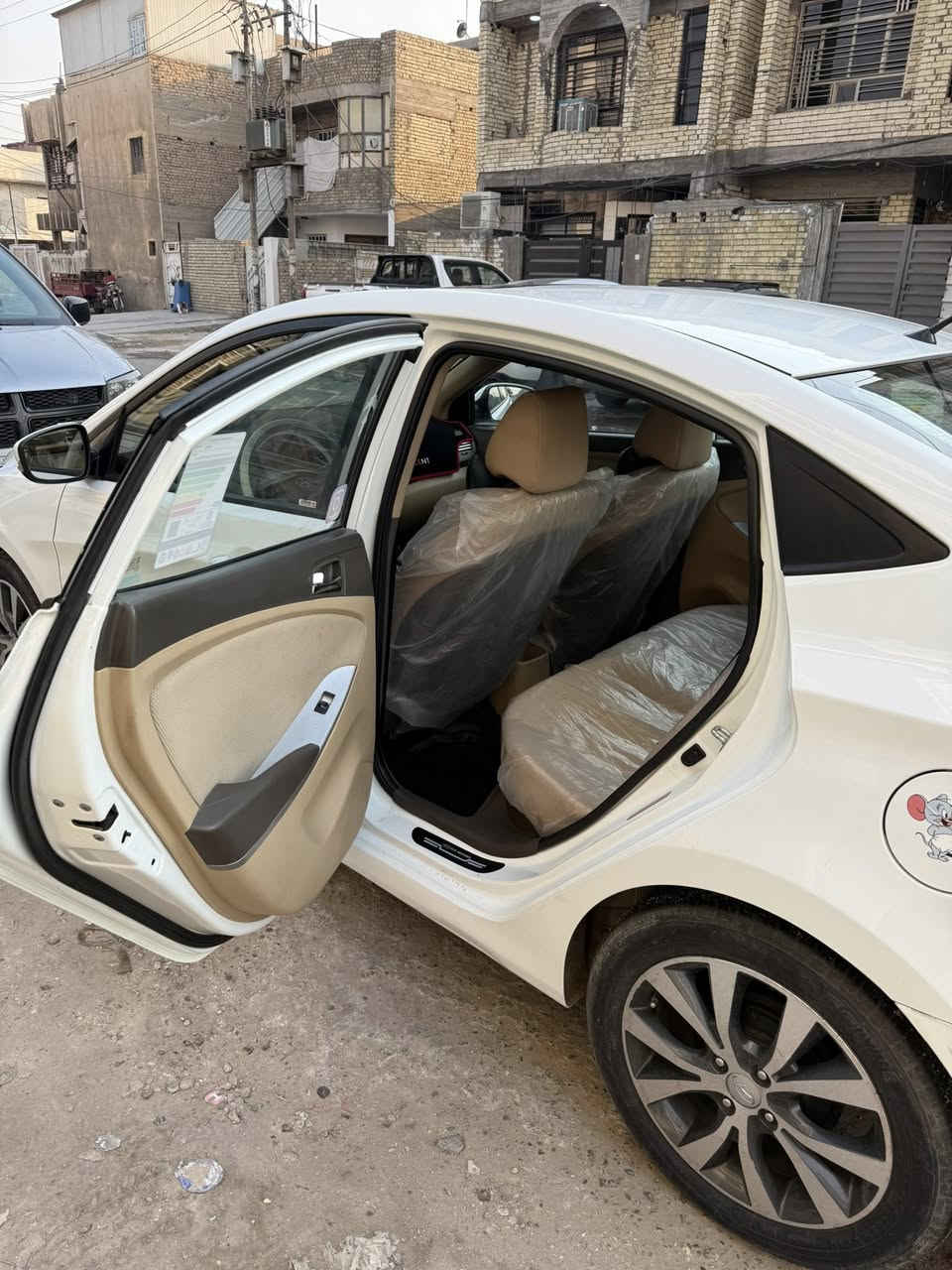 السلام عليكم
للبيع اكسنت ٢٠١٥ خليجي السيارة جديدة و خير من الله بدون لا تنقيص و لا قطرة تبخير بيهة بس بارد ب باب الخلفية و بارد ب جاملغ الامامي حسبة أربع أصابع بس ذني و باقي السيارة مكفولة مكان السيارة بغداد البياع شارع ١٣ 

رقم تلفون (***********)بس واتساب 

السعر (١١٨) وبيها مجال
