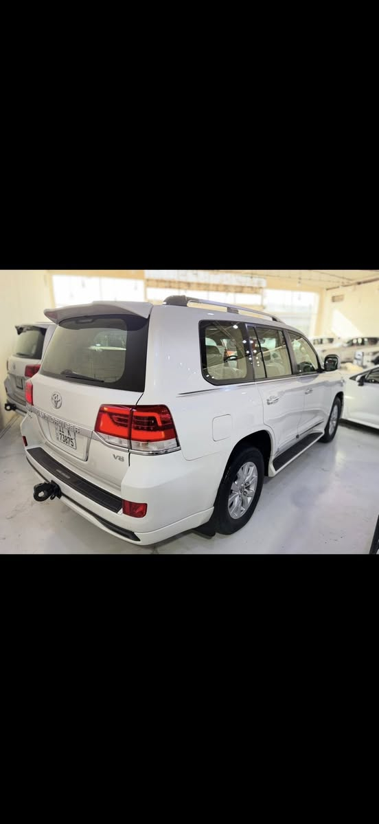 لاندكروز 2016 ساس V8 رقم بغداد بأسمي  ماشيه 95k مكان السياره بغداد البياع ***********
