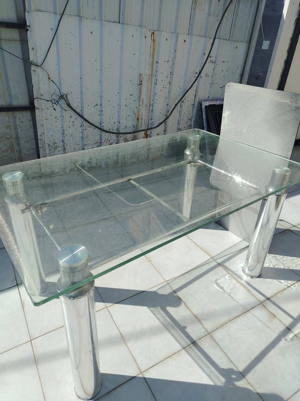 السلام عليكم ميز طعام للبيع بدون كراسي وياها الجامة التحتية للاستفسار ***********
