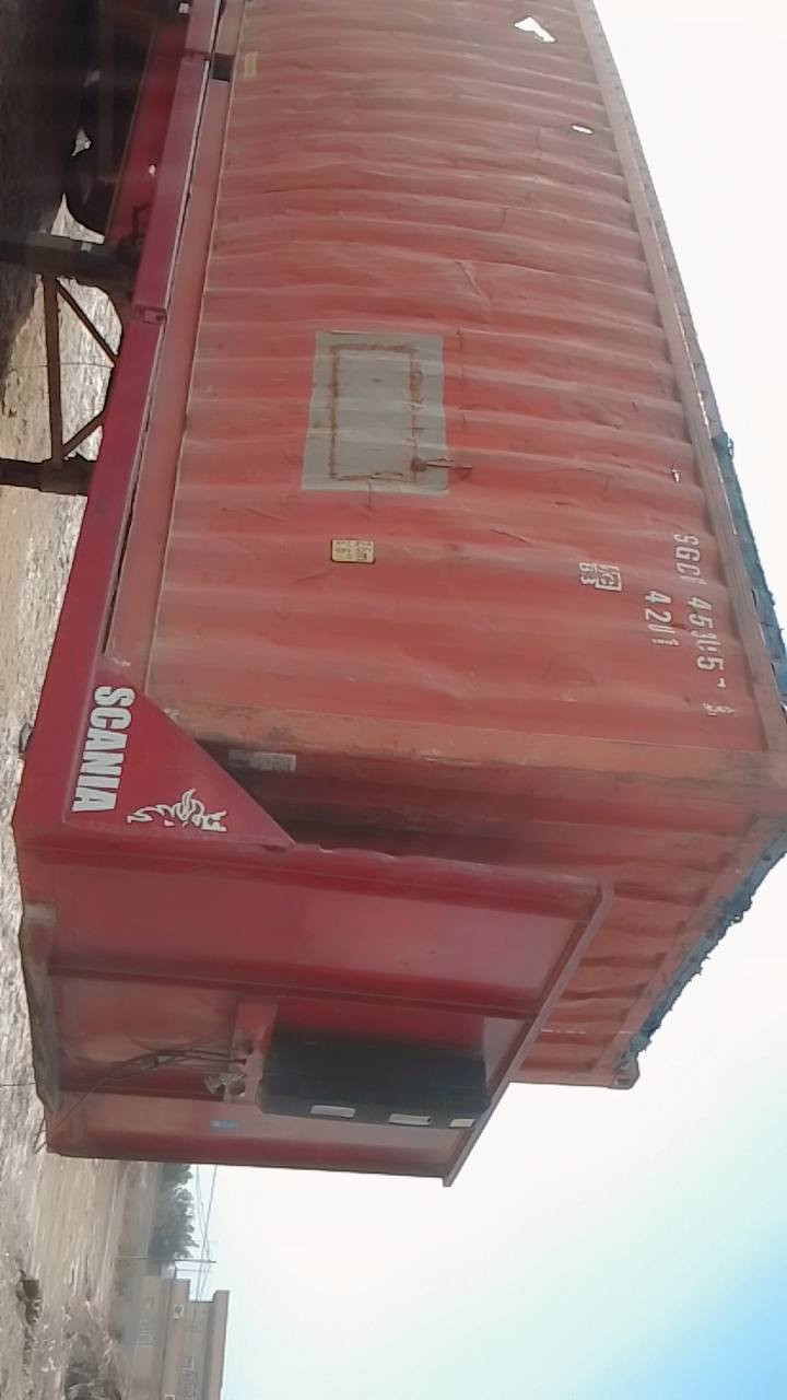 سلام عليكم عربانه اوربيه وياها حاويه مراوس بجارجر متومه كون طبق الصل مكاني واسط الصويره ***********
