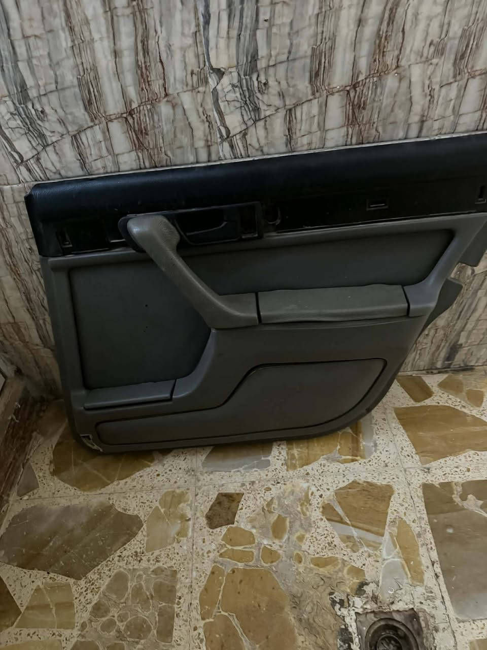 للبيع بطاين 4 مال 730 + كشنات المكان كربلاء مكلف بل نشر السعر 150قفل ***********
