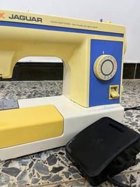 مكينه خياطه جوكر يابانيه للبيع مكينه شغاله بس ماعرف اشتغل بيها ماداخله...