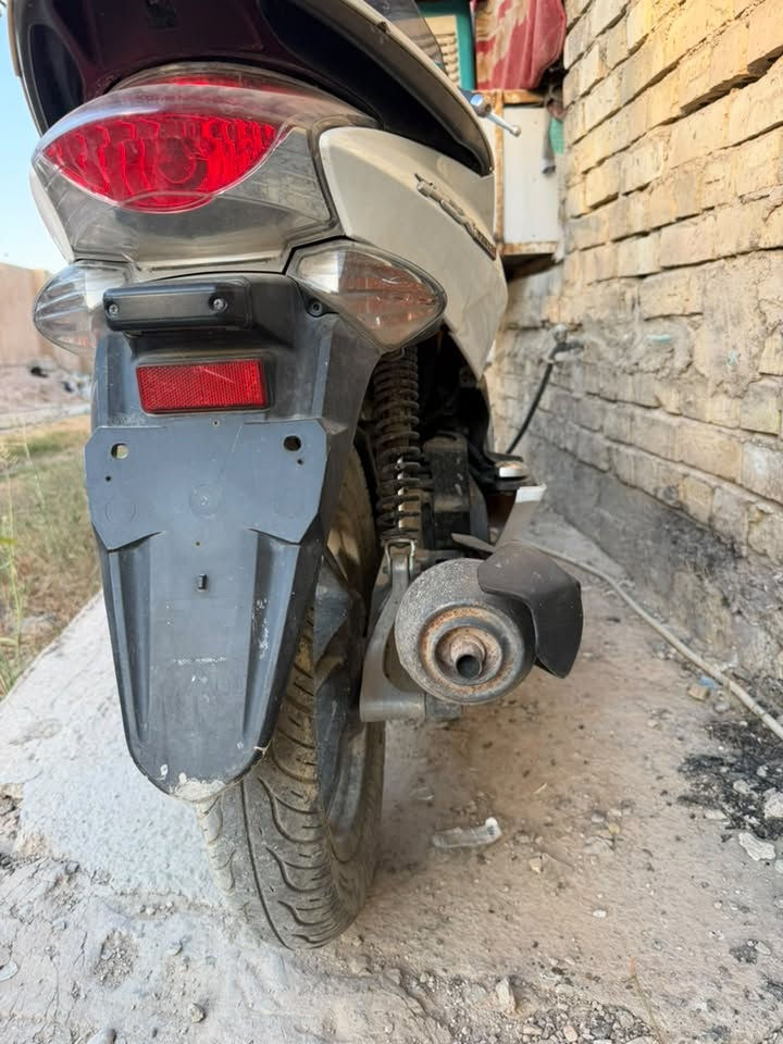 السلام عليكم pcx جيل اول دراجه متروكه عوزها فيوزات وكفرات دراجه ياباني ابيع على وضعيتها مكاني الامين الثانيه السده سعرها ٥٠٠ رقمي ***********
