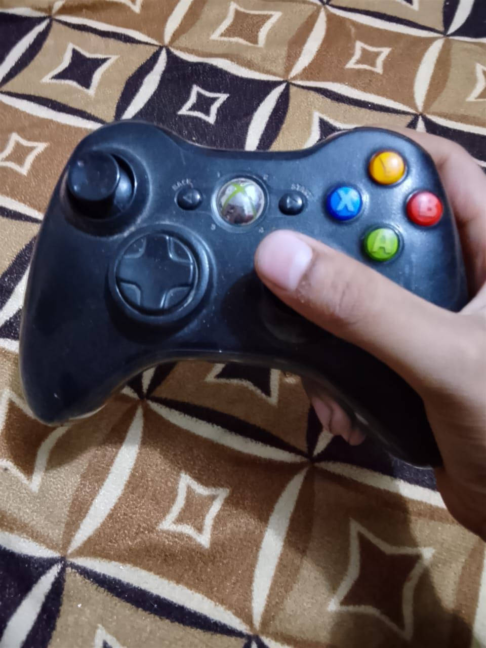 سلام عليكم 
اكس بوكس 360للبيع 
هارد 250 بيه 97لعبه  جهاز مرتب و نظيف 
كامل ملحقات الجهاز... 
السعر: 90 و التوصيل مجاني 
الرقم: ***********
