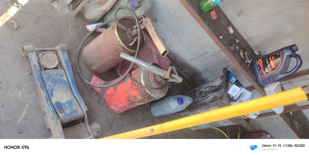 سلام عليكم غراض محل غسل وتبديل دهن للبيع
مولده كيا جديده ٣٠ كيفي ثري فيز 
ماطور هواء ماطور إيطالي وتاروسه تركي حجمه ٥٠٠لتر ثري فيز ١٠ حصان
مظخه غسل ٧ احصان سنغل
مدكات شحم وسي اويل
درين الماني هوا صغير
صوندات غسل ١٥ متر
صوندات هواء
مكاني بابل القاسم لاستفسار ***********
