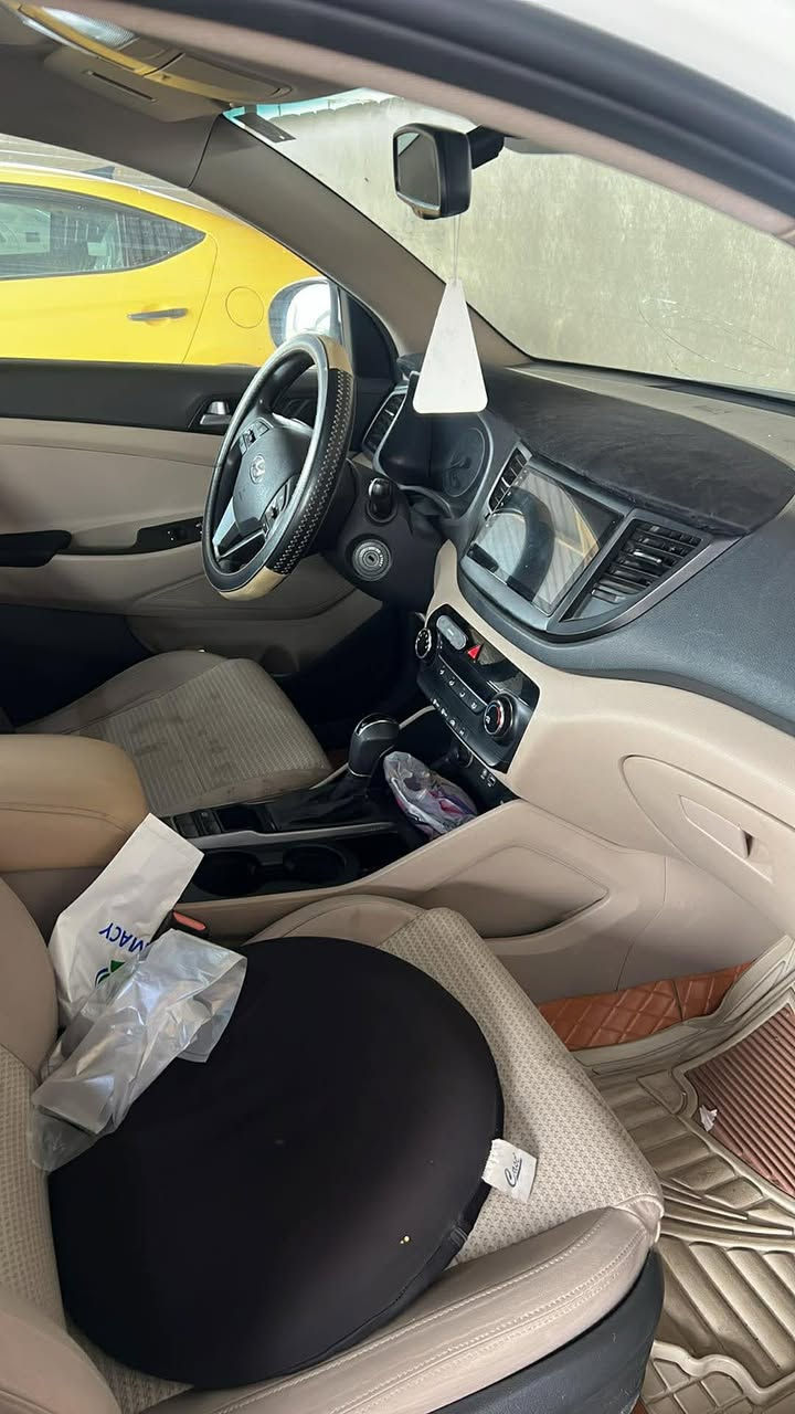 السلام عليكم توسان خليجي للبيع السعر 170 وبيه مجال موديل 2017 ماشيه 112 مكفوله من الصبغ بهيه بارد قليل جاملغ خلفي السياره باسمي وهذا رقمي ***********
