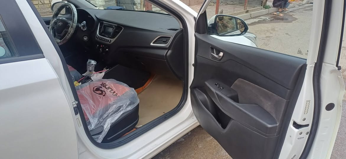 السلام عليكم سياره هوندا اكسنت موديل 19 سعر 113 عد هاي ضربه مكفوله  صور حادث مرفوقات مكان شهداء العبيدي الاتصال عل رقم التالي ***********
