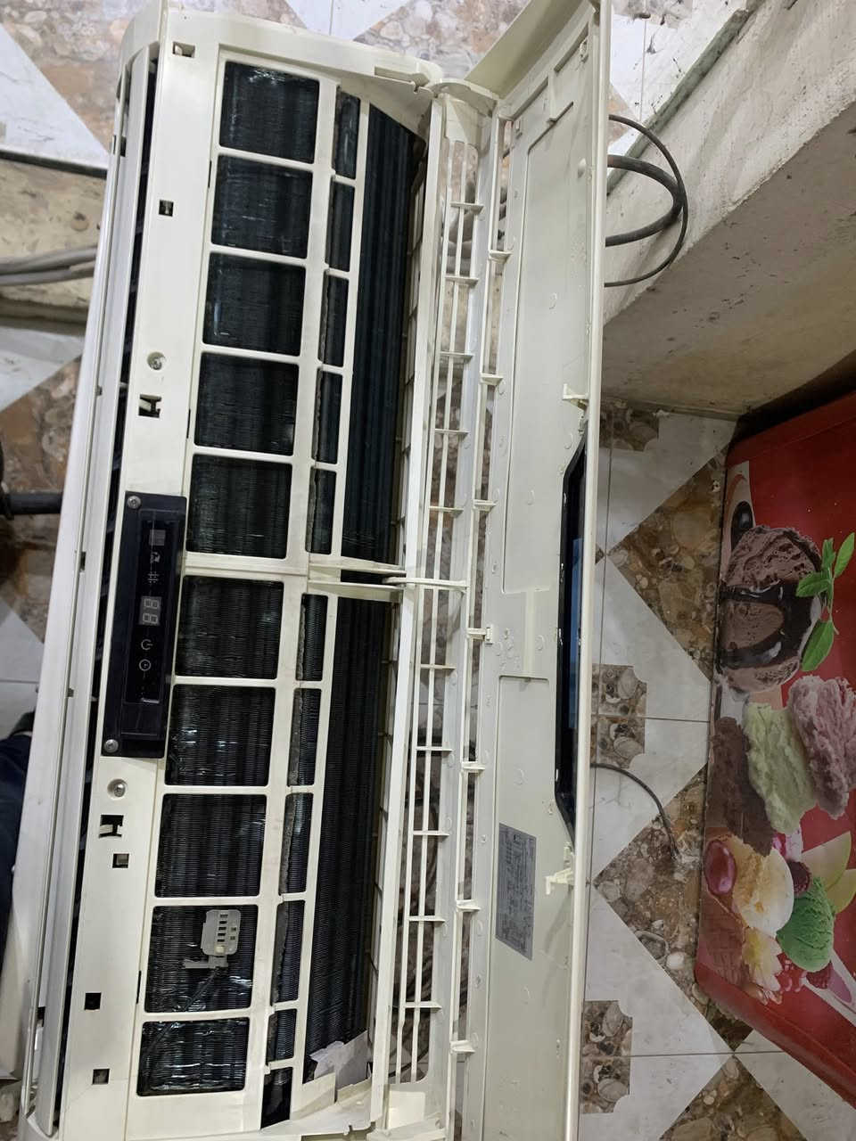 السلام عليكم
للبيع
برادات عامودي عدد 4 تركي جداً نضيف
عارضة تركي أفقي 
سبّلت تركي طن ونصف نضيف 
سقيفة عدد 2 غير 
غير متواجد ع الفيس 
للاستفسار الاتصال ع الرقم ***********
