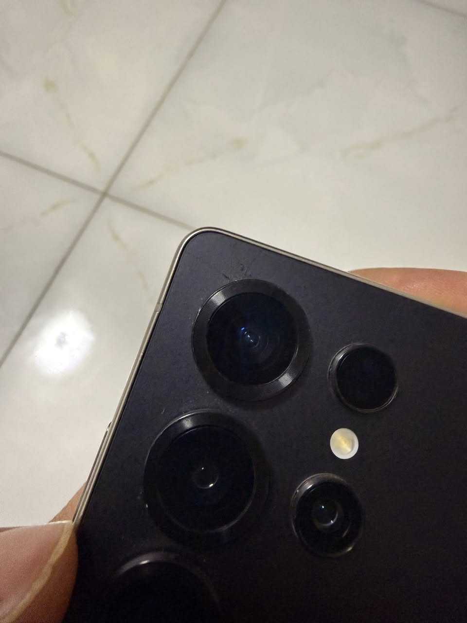 السلام عليكم S25 الترا نظيف جدًا وبعده بالضمان بي هذني  ممبينات ولا مأثرات اطلاقًا على  الجهاز لان زلغ رقمي ***********
