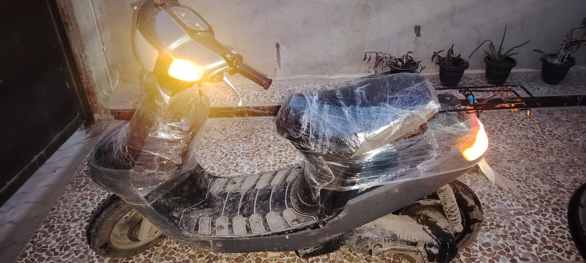 السلام عليكم ماطور بوتين للبيع ما معمر شاصي نضيف كل شي شغال مثل ما موضوح بصوره واينمر شغال مكاني موصل الرشيديه السعر 250 وبيها مجال لتواصل رقم الهاتف ***********                                                 ***********
