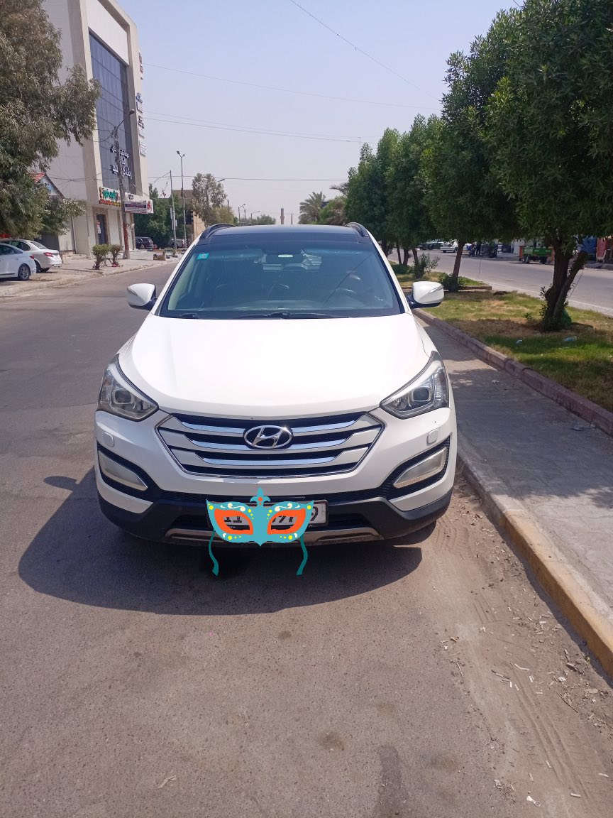 هونداي سنتافي وارد خليجي ٢٠١٣  محرك 6 سلندر سعة 3500 فول مواصفات بصمة بانوراما كشنات جلد كهربائية تدفئة وتبريد مري شفط حساس خلفي مابيه صبغ عدا خدوش وتكحيل بسيط مذكور بالسونار مكفولة من الدعمة ماشية 120 مشي حقيقي رقم جديد وهزة وسنوية جديدة كير محرك تبريد خير من الله مكان السياره بغداد 
السعر 165 وبيها مجال جدا بسيط
رقم الهاتف ***********
