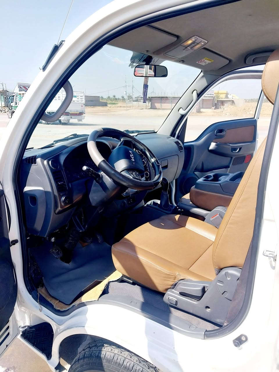 سلام عليكم سياره كيا حمل للبيع موديل 23 ماشيه 67رقم بغداد سنويه ل 29 مكاني واسط صويره سياره نضيفه وضع شركه اتصل وتدلل ***********
