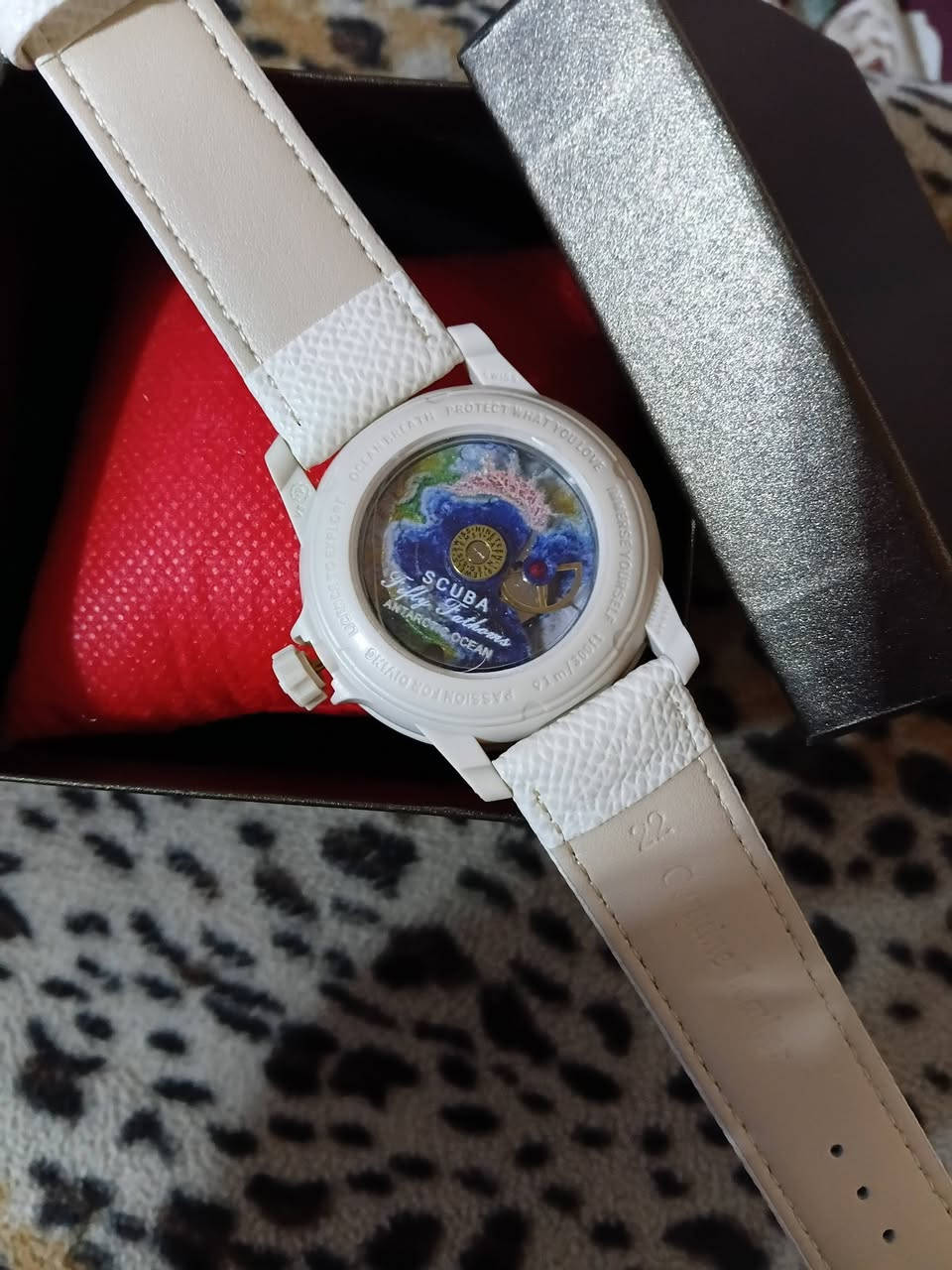 ساعه ماركة سواتش باتري  بهذا الشكل باله امزون سعره ٢٥ الف مع توصيل متواجد على خاص


**إذا كنت صاحب هذا الإعلان وتريد حذفه لأي سبب، رجاءا أرسل رسالة إلى الدعم الفني**