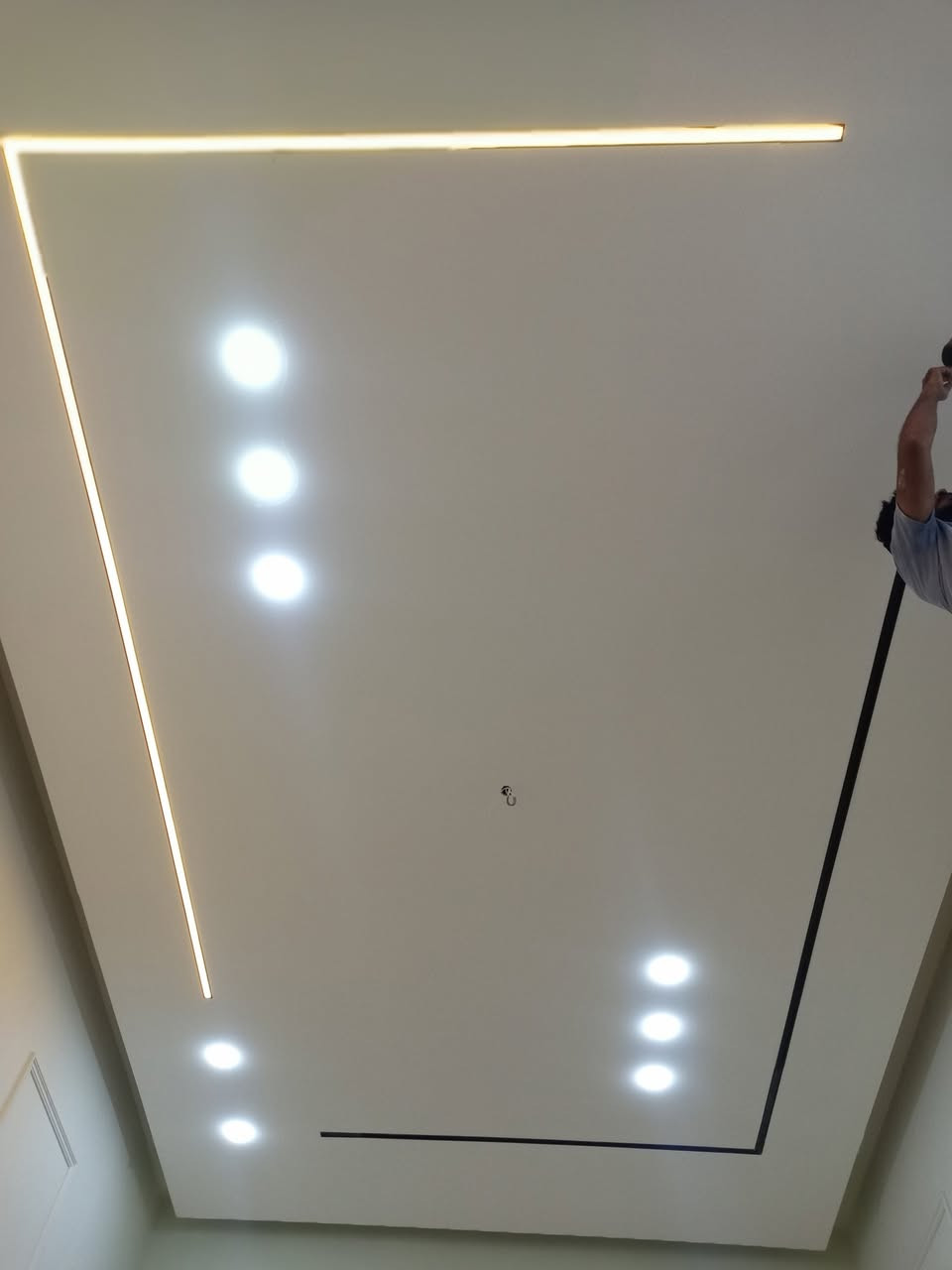 تأسيس كهرباء  شغل درجه أولى  تسليك حفر تثبيت نشر شبكات تشطيب منازل مدارس معارض  للتواصل *********** البصرة
