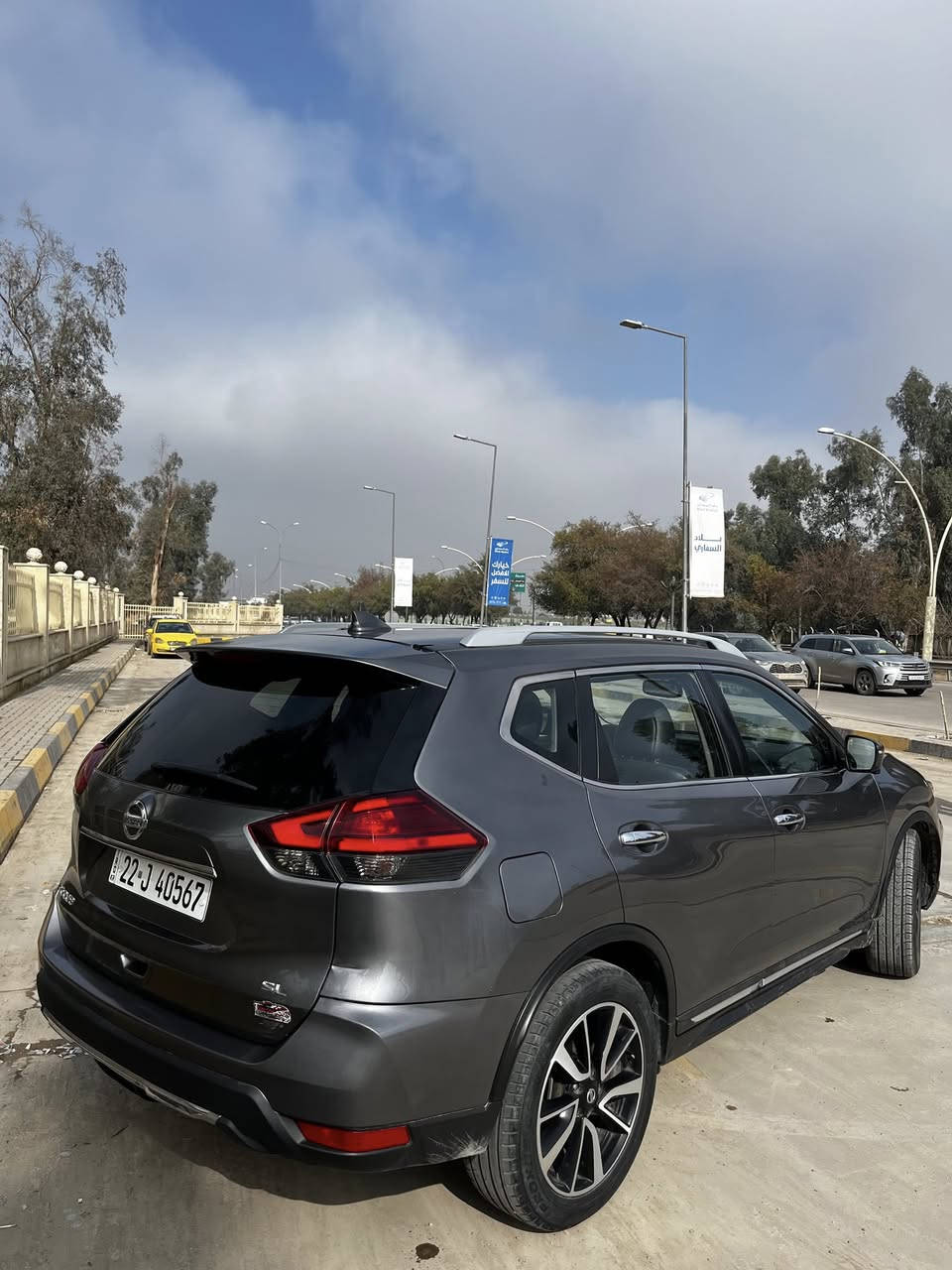 🚘 للبيع: Nissan Rogue 2017 SL (فول مواصفات) ✅ | بانوراما 🌤 | وارد أمريكي 🇺🇸
📅 الموديل: 2017

⭐️ الفئة: SL (فل)

🇺🇸 الوارد: أمريكي

🛣 الممشى: 54 ألف ميل(على ايد وحدة من الاستيراد لحد هسة)✅✅

💵 السعر: 140 ورقة(مجال بسيط)

🎨 اللون الخارجي: نفطي

🖤 الداخلية: أسود 

🌤 بانوراما: موجودة ✅

🚧 الحادث: جاملغين وبونيد(الصور اذا تحب تشوفها تأمرني راسلني وتدلل)

-⚙️ المحرك والقير

🔧 محرك 2.5L اقتصادي وقوي ومعروف بعد محركات نيسان

⚙️ قير CVT 

-🛋 داخل اسود ونظافة 100‎%‎

🧵 مقاعد جلد أنيقة

💺 مقعد السائق كهرباء + 2ذاكرة ✅

🔥 تدفئة ستيرن 

🌬 تبريدها بالصيف يخبل ماشاءالله 🧊

-🖥 الشاشة والأنظمة

📱 شاشة لمس 7 إنچ

🧭 نفيكيشن (خرائط) ✅

🔊 نظام صوت BOSE قوي وواضح 🎶

🎥 كاميرا 360° (Around View) ✅

-🛡 الأمان والمساعدات

👀 Blind Spot تحذير النقطة العمياء

🔄 Rear Cross Traffic تحذير حركة خلفية عند الرجوع

🌟 مميزات إضافية

-✋ فتح شنطة كهرباء بدون إيد (Hands-Free Liftgate)

🛞 جنوط 19 شكل رياضي قليل موجود منه🔥

🌤 سقف بانوراما يضيف فخامة وإضاءة للسيارة

📍 الموقع: حاليا بالموصل- واذا كنت جاد تصلك وين ماتريد بالشمال

📞 للتواصل: ***********

✉️ … والسعر قابل للنقاش بالمعقول 🤝

#Nissan #Rogue #روج #2017 #SL #بانوراما #وارد_امريكي #سيارات_للبيع
