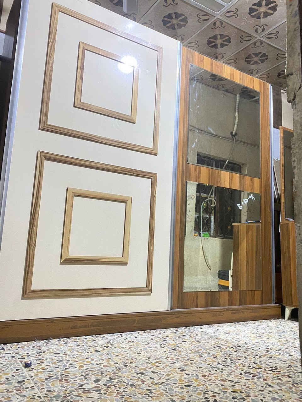 السلام عليكم غرفه تركيه نضيفه للبيع السعر275 في بغداد للاستفسار خاص او اتصال    ***********9
